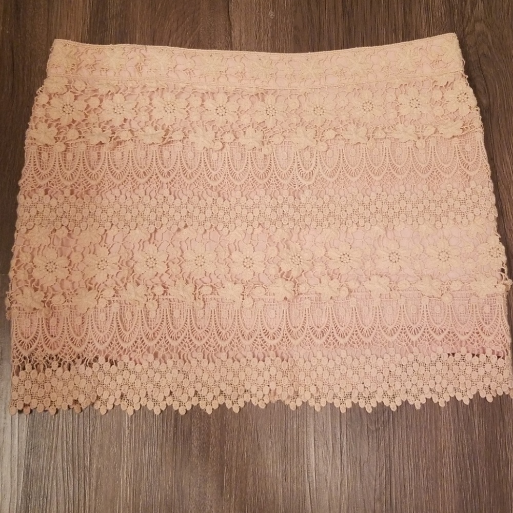 🌟5/$20 🆕️ AEO Blush Lace Skirt